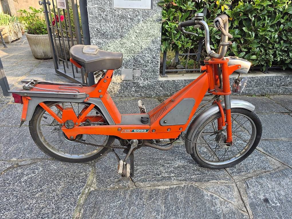 Solex Parti ricambio per ciclomotori: Solex Flash 6000 per pezzi di ricambio , quasi completo – Usato da Riva San Vitale venduto da Marneta