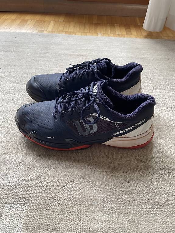 Herrenschuhe: Wilson Rush Pro Tennisschuhe Gr. 43,5 – Gebraucht aus Arlesheim von Matweb