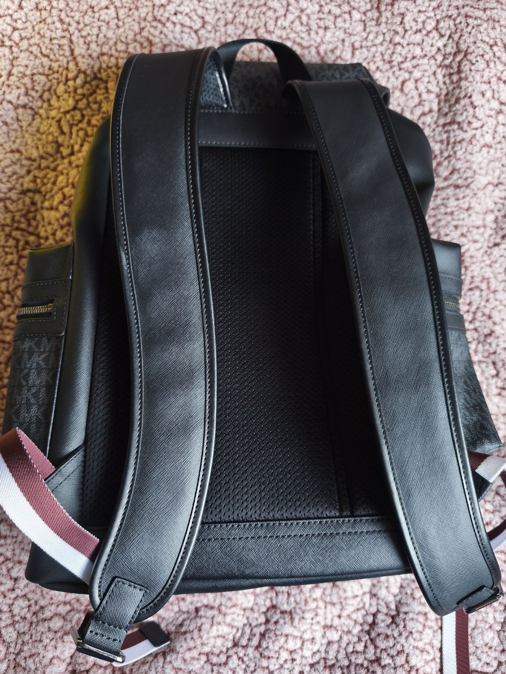 Michael Kors Sacs: Michael Kors Backpack black excellent condition,new – Neuf avec emballage d'origine à Merenschwand par kri_rj6t 4