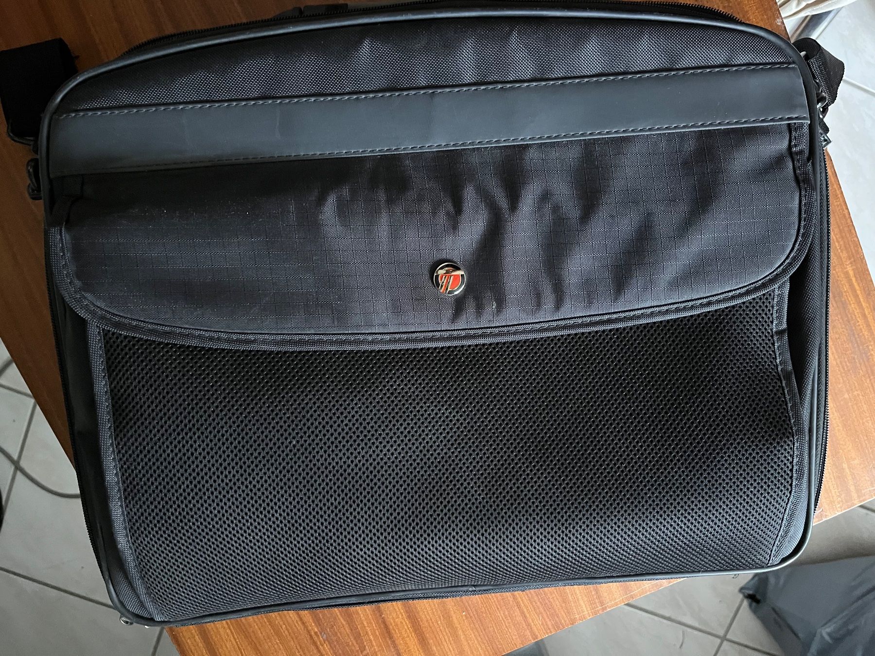 Koffer & Taschen: Mallette noire ordinateur portable compartimentée Tangus – Neu (gemäss Beschreibung) aus Moutier von Loco65