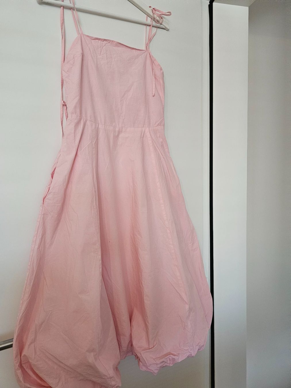 Robes: Rosa Kleid mit Trägern, Gr. 38 – D'occasion à Fällanden par Fairamay