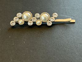 Elegante Haarspange mit Perlen- und Glitzerstein-Dekoration