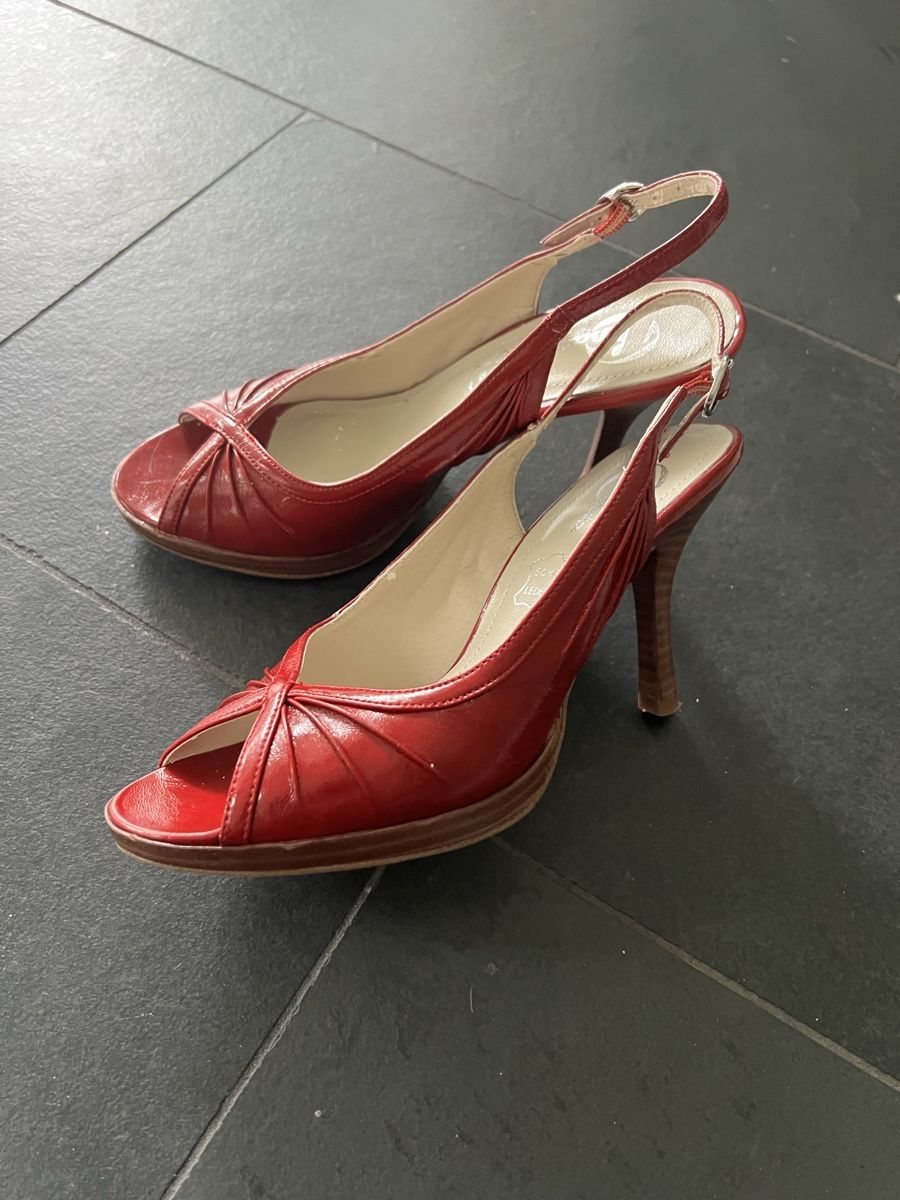 Scarpe da donna: Rote BATA Lack-Leder Sandaletten High Heels Gr. 37 – Usato da Pfäffikon ZH venduto da Ruth8 1