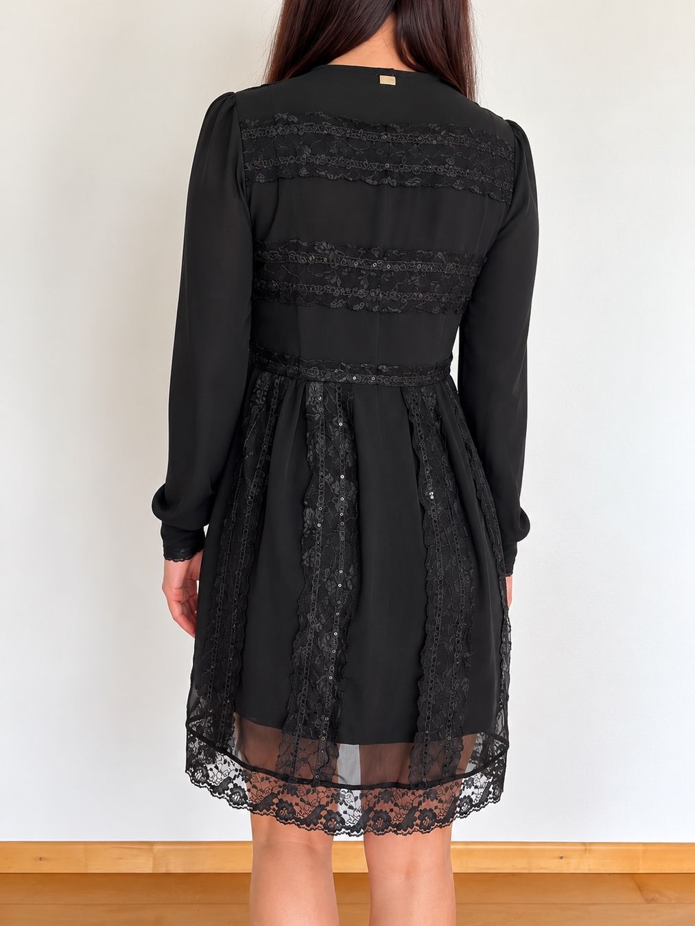Manila Grace Robes: Manila Grace Spitzenkleid IT 40 / DE-CH ca. 36/38 – Schwarz – D'occasion à Schwerzenbach par cygnuss 2