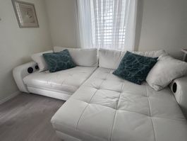 Sofa mit LED und Musikbox integriert