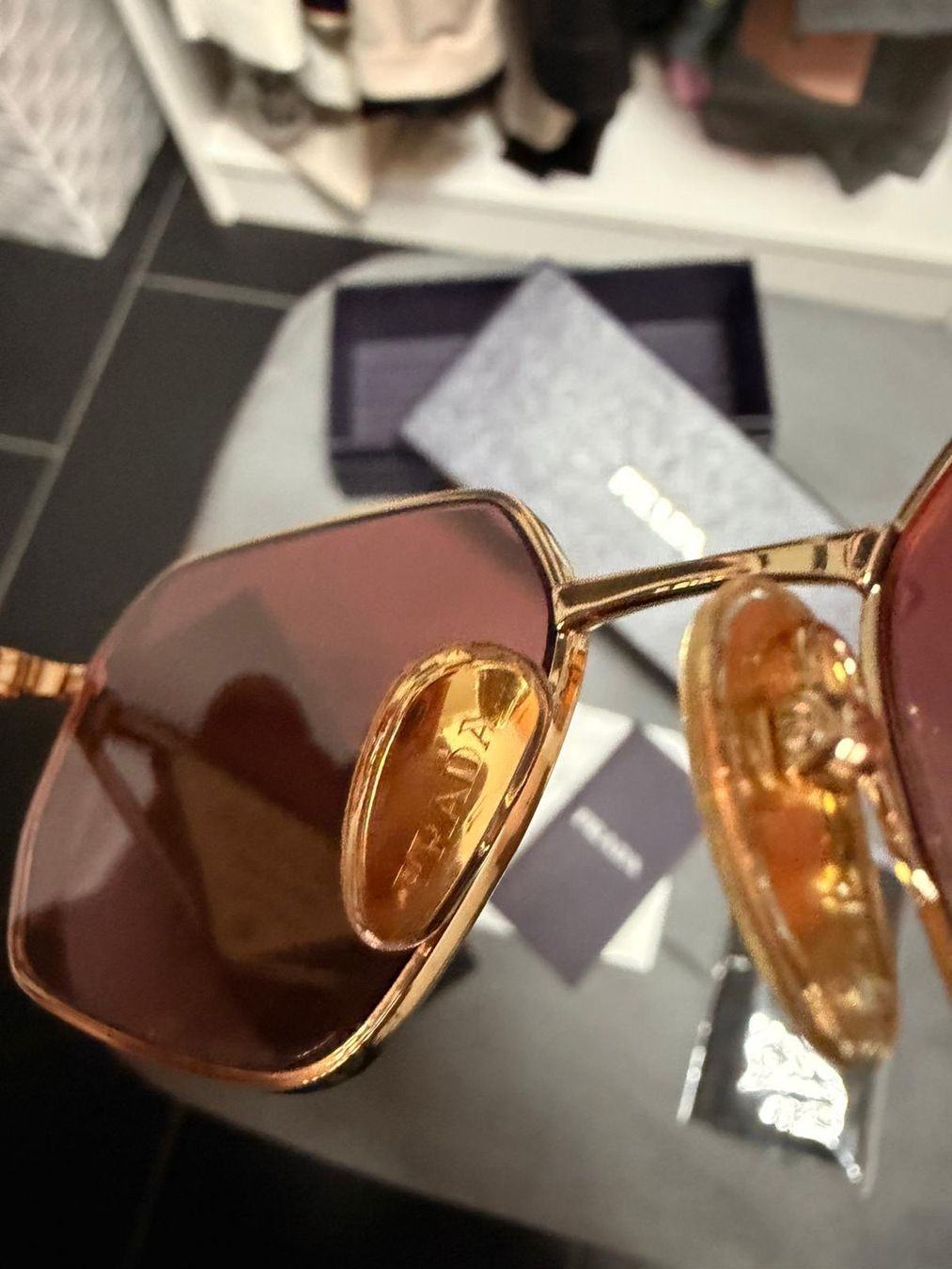 Prada Occhiali & Lenti: ORIGINAL PRADA SONNENBRILLE – Nuovo (secondo la descrizione) da Bern venduto da mir_dh2r 9