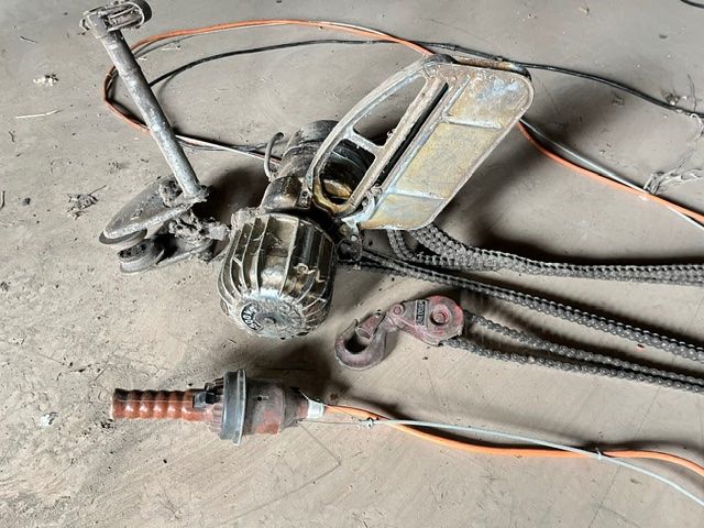 Palans, treuils: Kettenzug mit Elektromotor – D'occasion à Gurbrü par joya0204