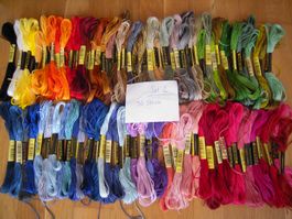 90 Stickfäden Stickgarn (90 verschiedene Farben!)