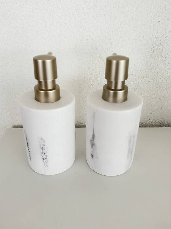 Portasapone: 2 schöne Seifenspender weiss Steinoptik – Usato da Reinach BL venduto da present4you 2