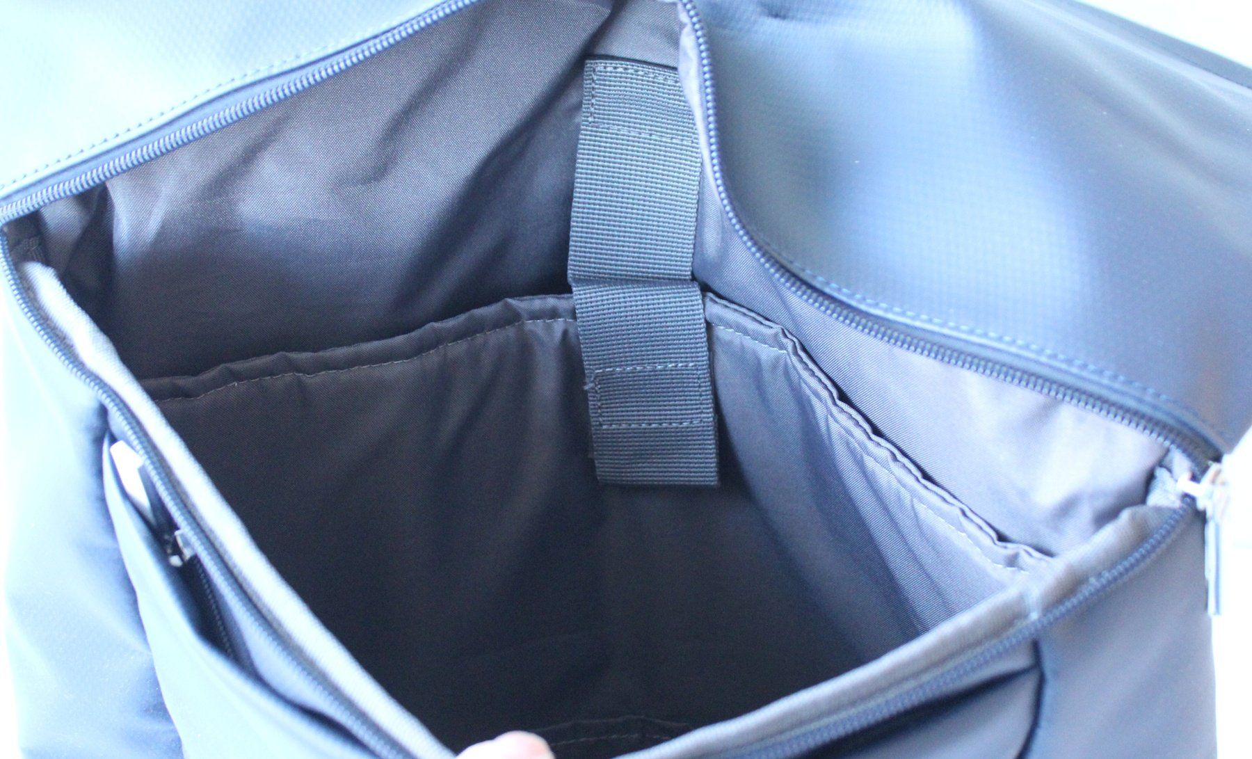 Bree Zaini: Bree Pnch 93 Backpack Rucksack Laptopfach Dunkelblau Neu – Nuovo (secondo la descrizione) da Zürich venduto da Auctionata 6