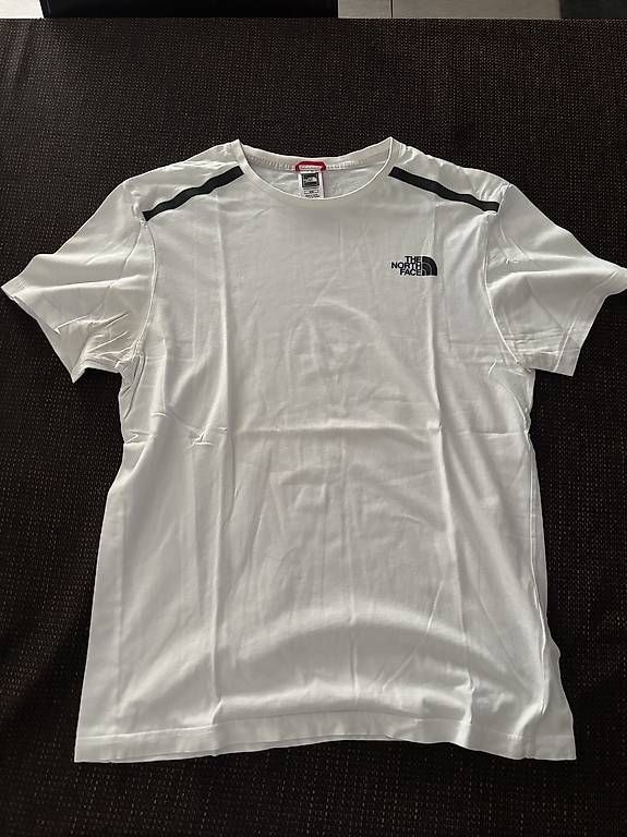 T-shirts: MAGLIETTA – D'occasion à Carabbia par fab_6y2g