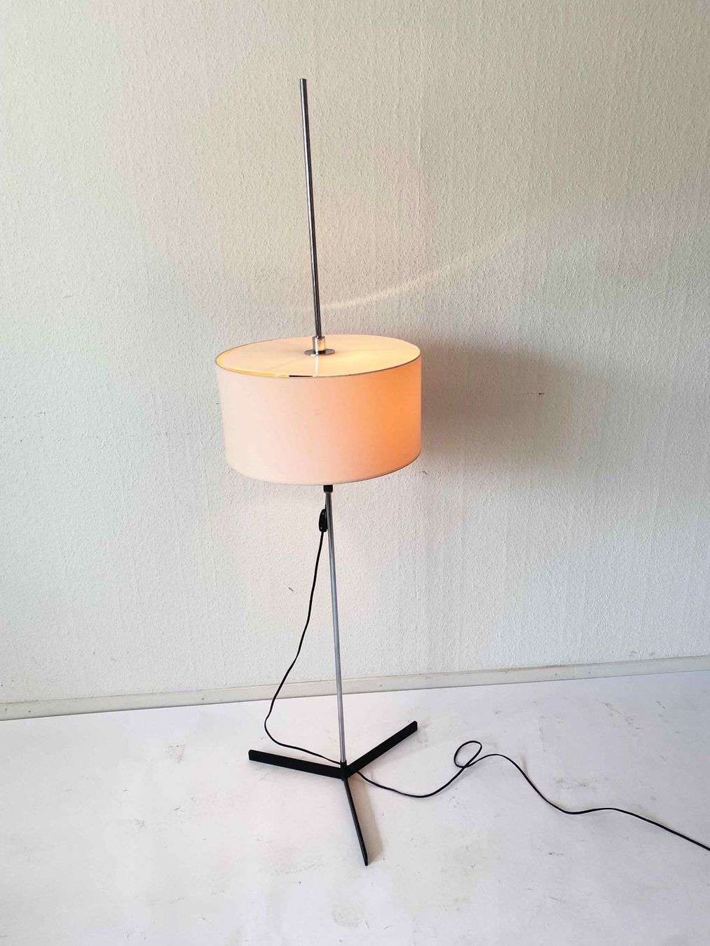 Lampade: Stehleuchte 60iger Jahre – Usato da Beringen venduto da Kultgut 2