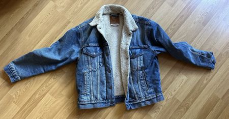 Gefütterte Levis Jeansjacke neu (Originalpreis 120.-)