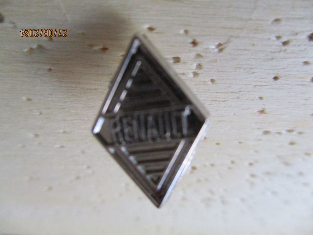 Pin's Renault Alpine Fond Gris - Collection