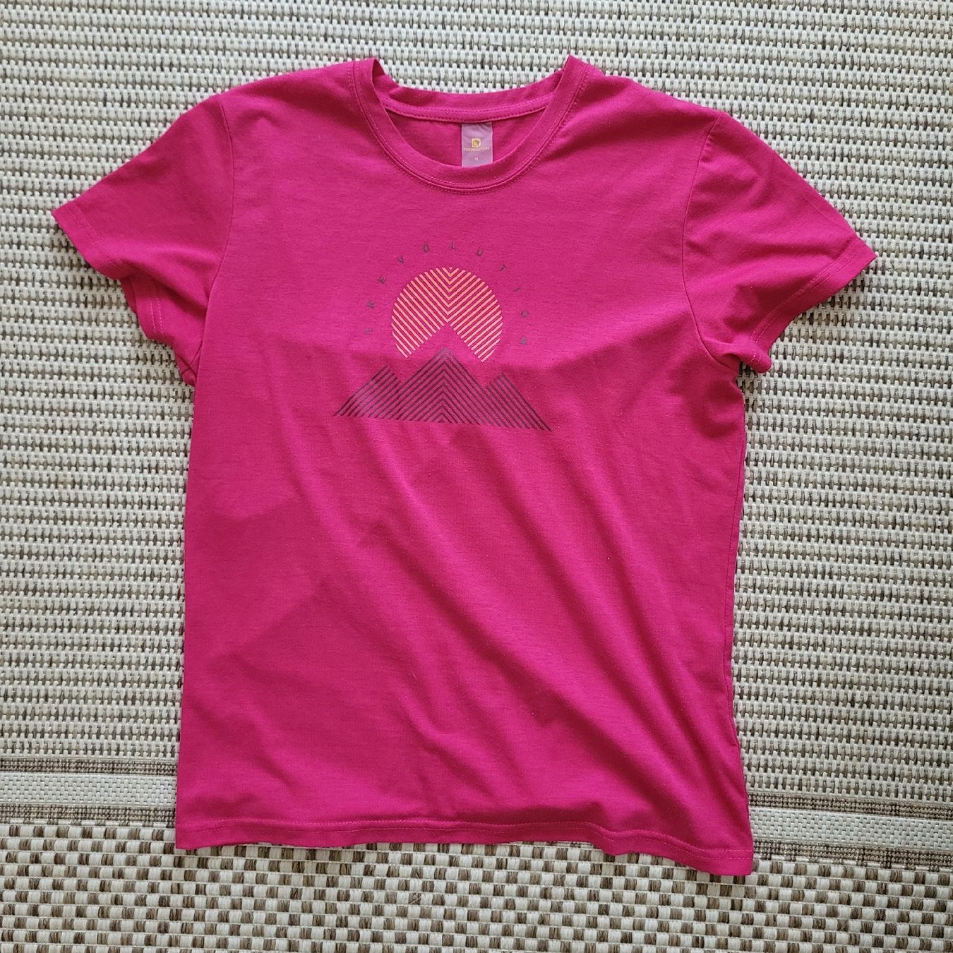 T-shirt: TREVOLUTION T-shirt rose - taille M – Usato da Genève venduto da Tanaa_12 4