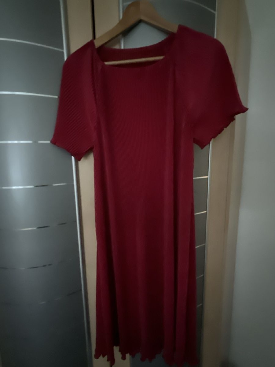 Kleider: Rotes Kleid Grösse XL  Gefaltet – Neu und originalverpackt aus Siebnen von toshi123 1