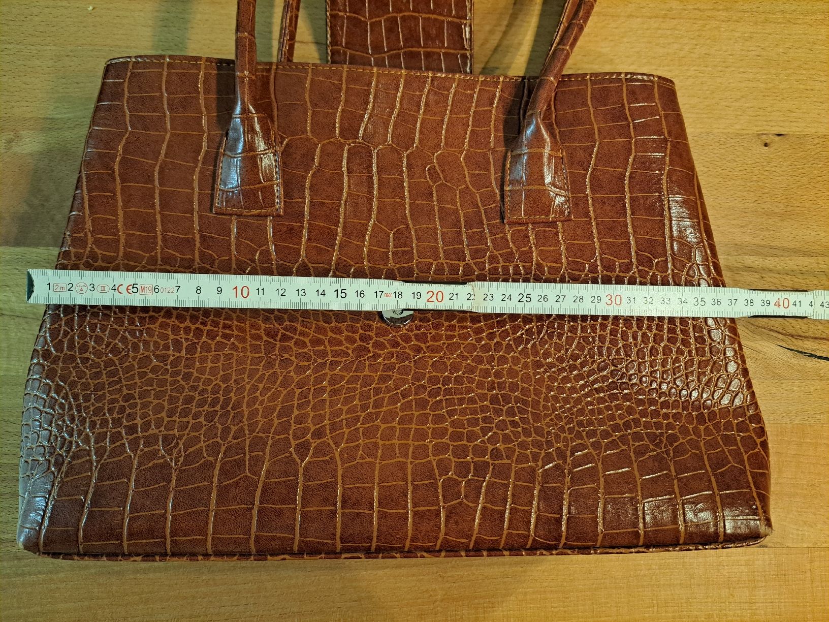 Taschen für Damen: Handtasche Kroko-Optik braun, geräumig – Gebraucht aus Elgg von adr_ms99 3