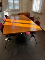 Ovaler Sitzungszimmertisch mit 8 Stühlen