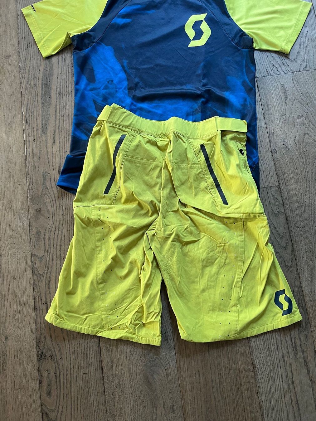 Scott Scarpe, pantaloni & magliette da ginnastica: Velodress von Scott – Usato da Wettingen venduto da Volltreffer10 1