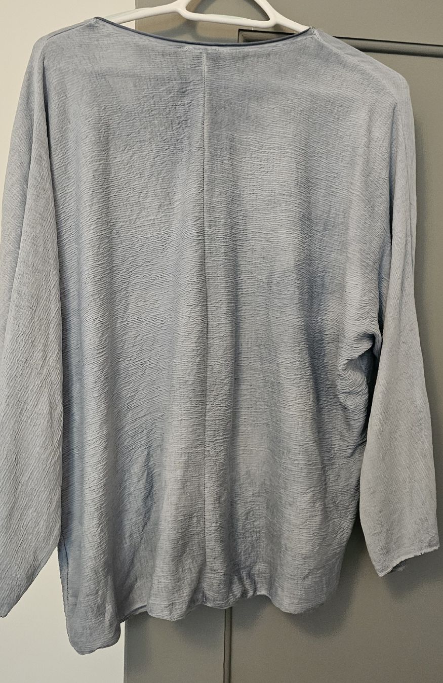 T-shirts: Pull bleu clair marque Garçonne Taille unique – D'occasion à Yverdon-les-Bains par van_dq65 3