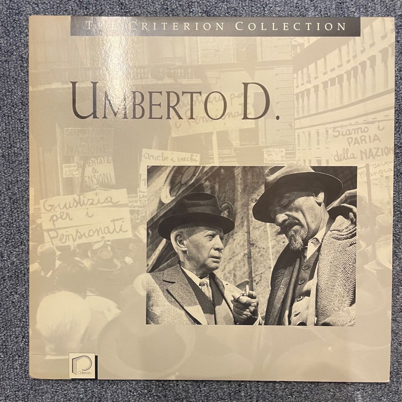 Tutti i DVDs: Umberto D. - LASER DISC - Englisch Original – Usato da Stans venduto da Brode