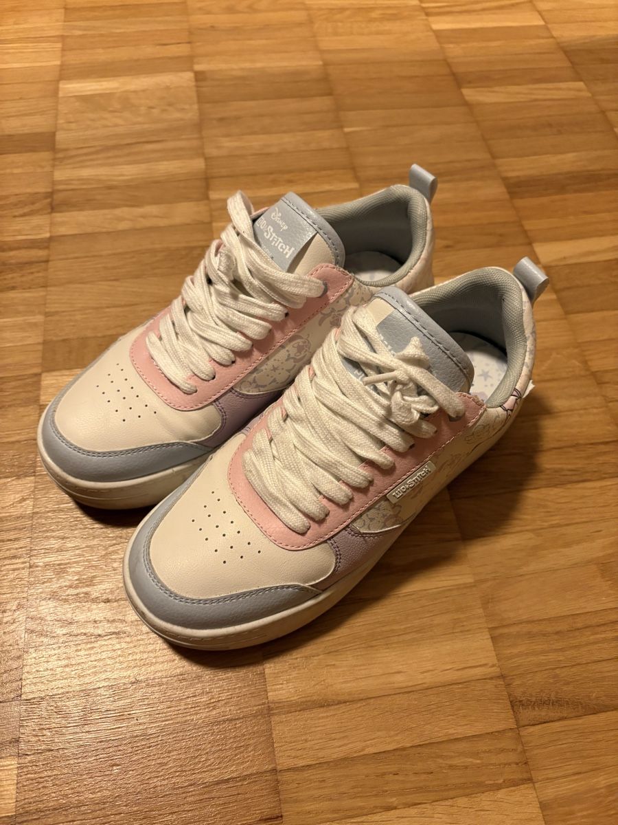 Pull&Bear Scarpe per ragazze: Scarpe snekers Disney Stitch Pull&Bear, Taglia 37 – Usato da Novazzano venduto da jen_hx8j 4