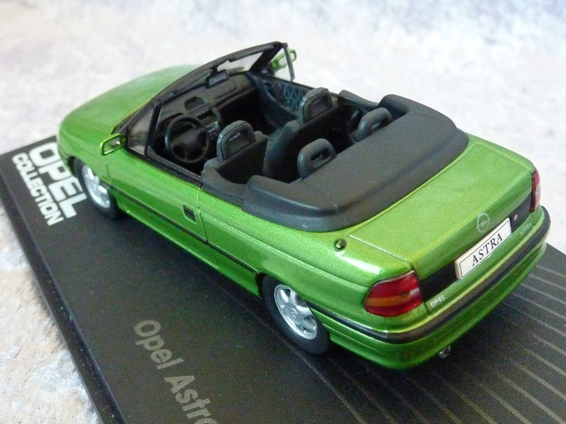 Opel Modellini d'auto: Opel Astra F Cabriolet  1:43 – Nuovo (secondo la descrizione) da Dürrenäsch venduto da modellautos4you 2