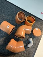 Abwasserrohre orange und grau verschiedene Groessen Konvolut
