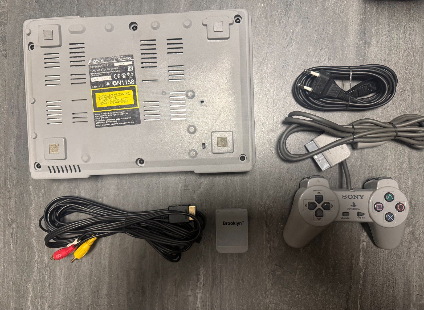 Sony Consoles: Console Sony Playstation 1 - PS1 – D'occasion à Pont-de-la-Morge par Darfal 1