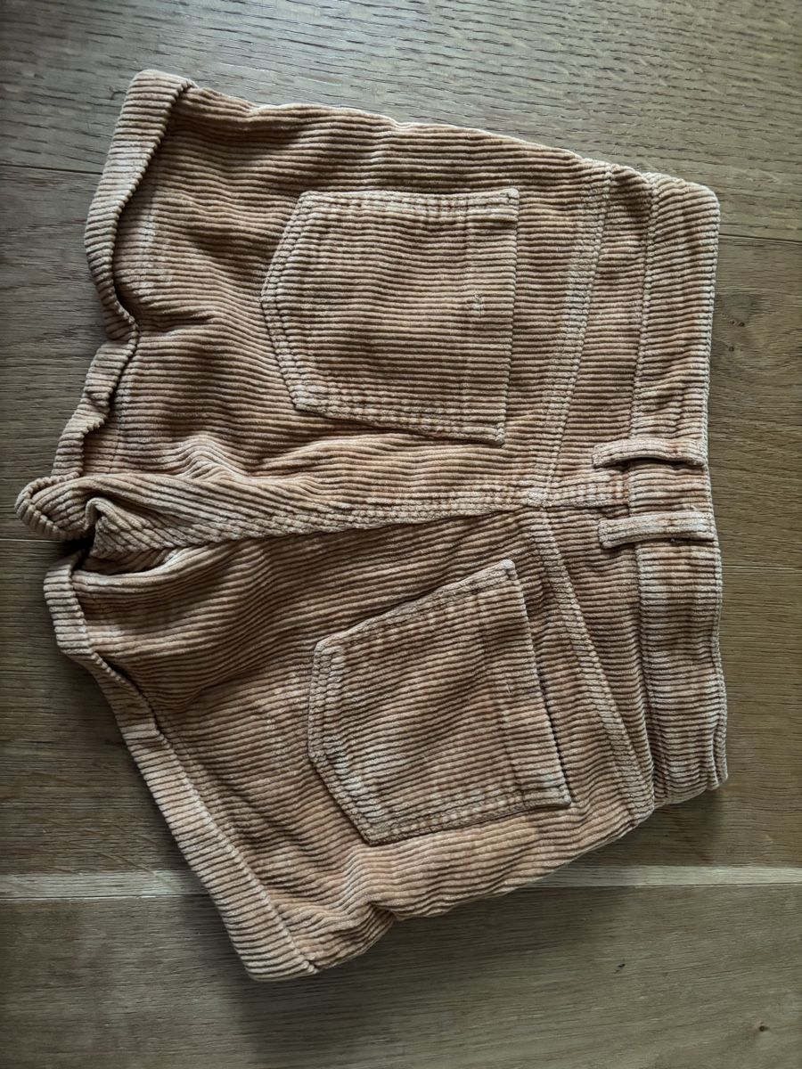 Bershka Pantalons: Cord Shorts – D'occasion à Würenlos par Ashley24 1