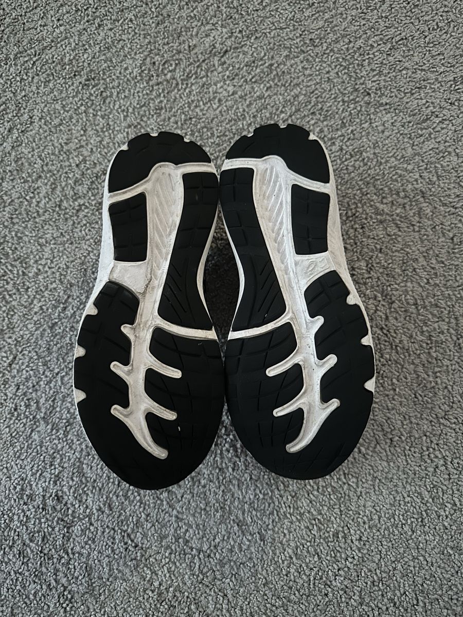 Asics Schuhe für Jungen: ASIC Sneakers Gr. 33.5 – Gebraucht aus Büren an der Aare von bradlee512 2
