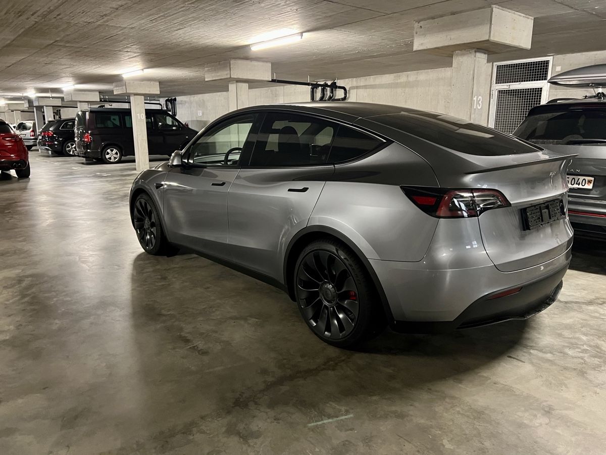 Tesla Automobili: Tesla Model Y Performance Quicksilver in Top Zustand! – Usato da Leissigen venduto da svitato 3