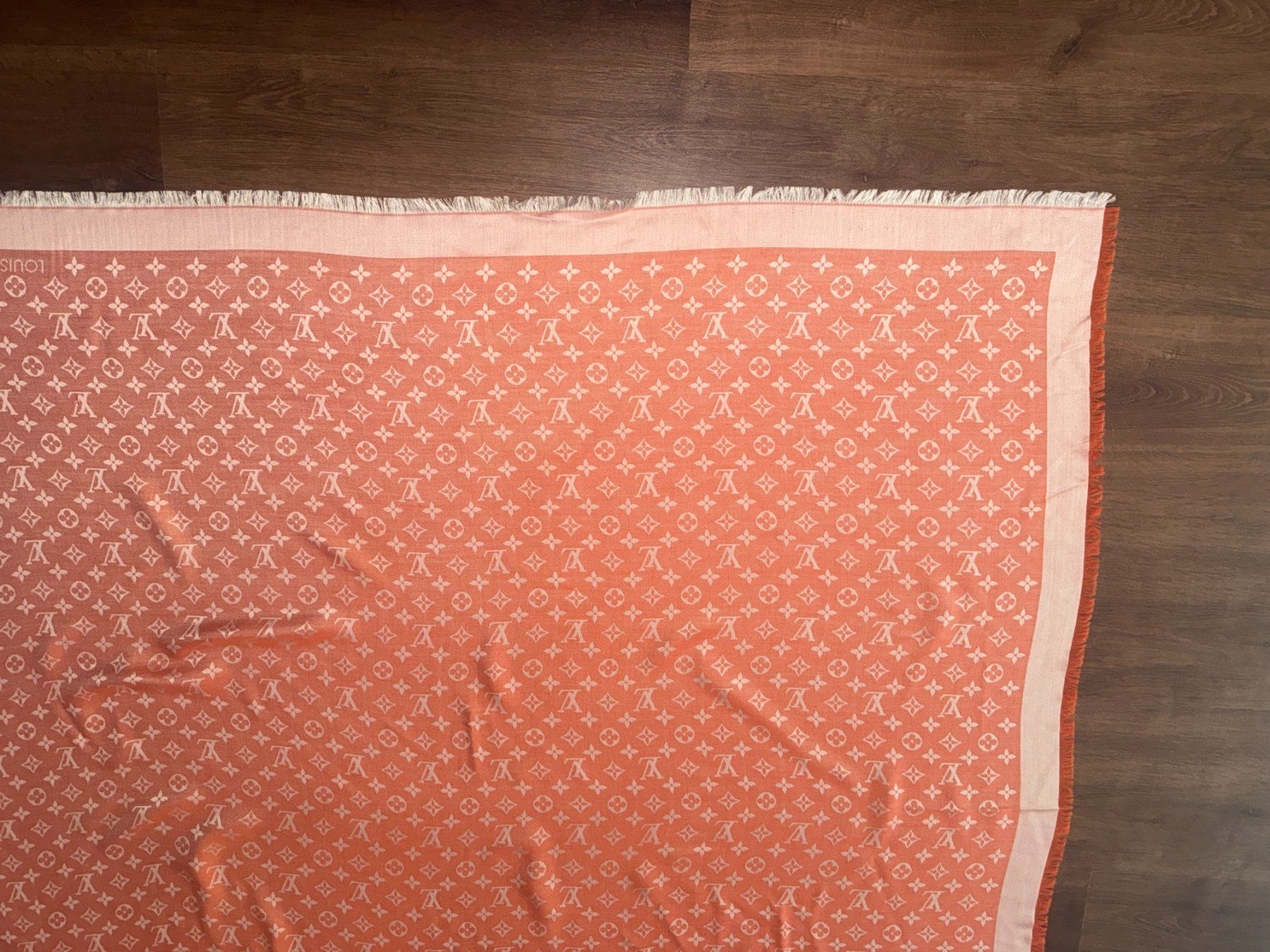 Louis Vuitton Foulard & Sciarpe: Châle Monogram Louis Vuitton – Usato da St-Sulpice VD venduto da juhdu 5