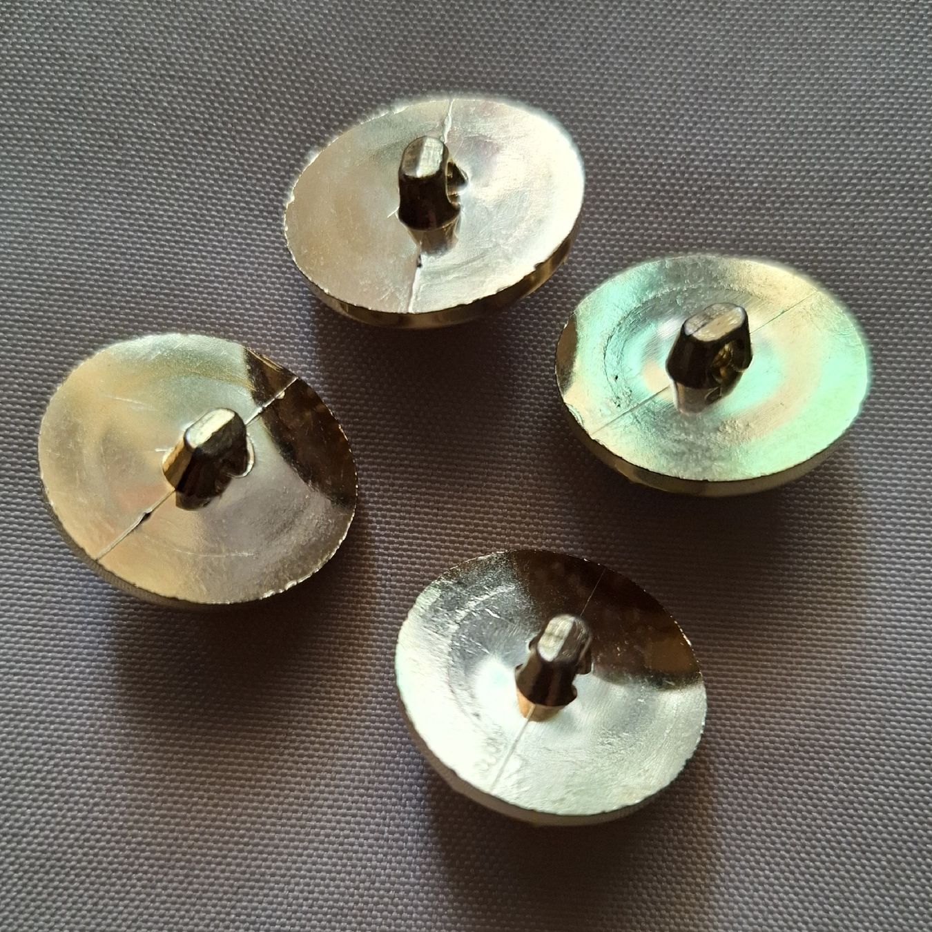 Bottoni: 4 Schmuckknöpfe, 25 mm. – Usato da Dietikon venduto da Hirschkopf 4