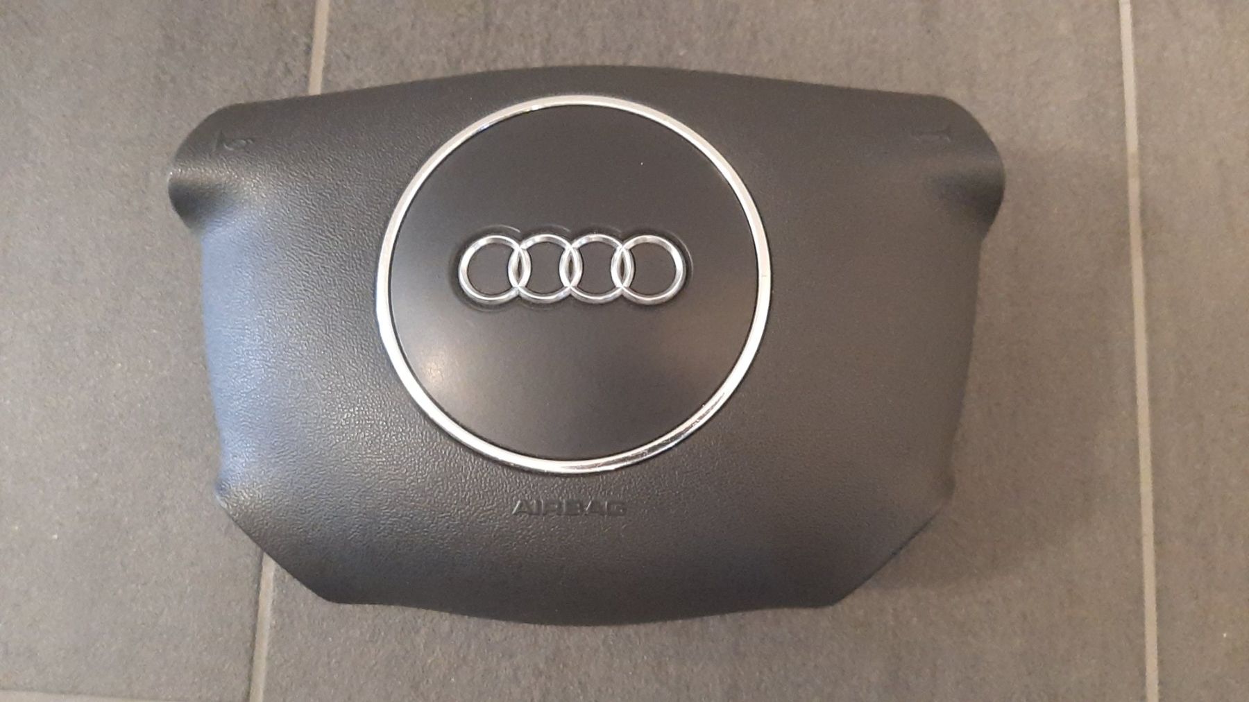 Audi Tutti pezzi di ricambio auto: Airbag zu Audi A4 B6 8e0880201d – Usato da Rothenthurm venduto da DS12A