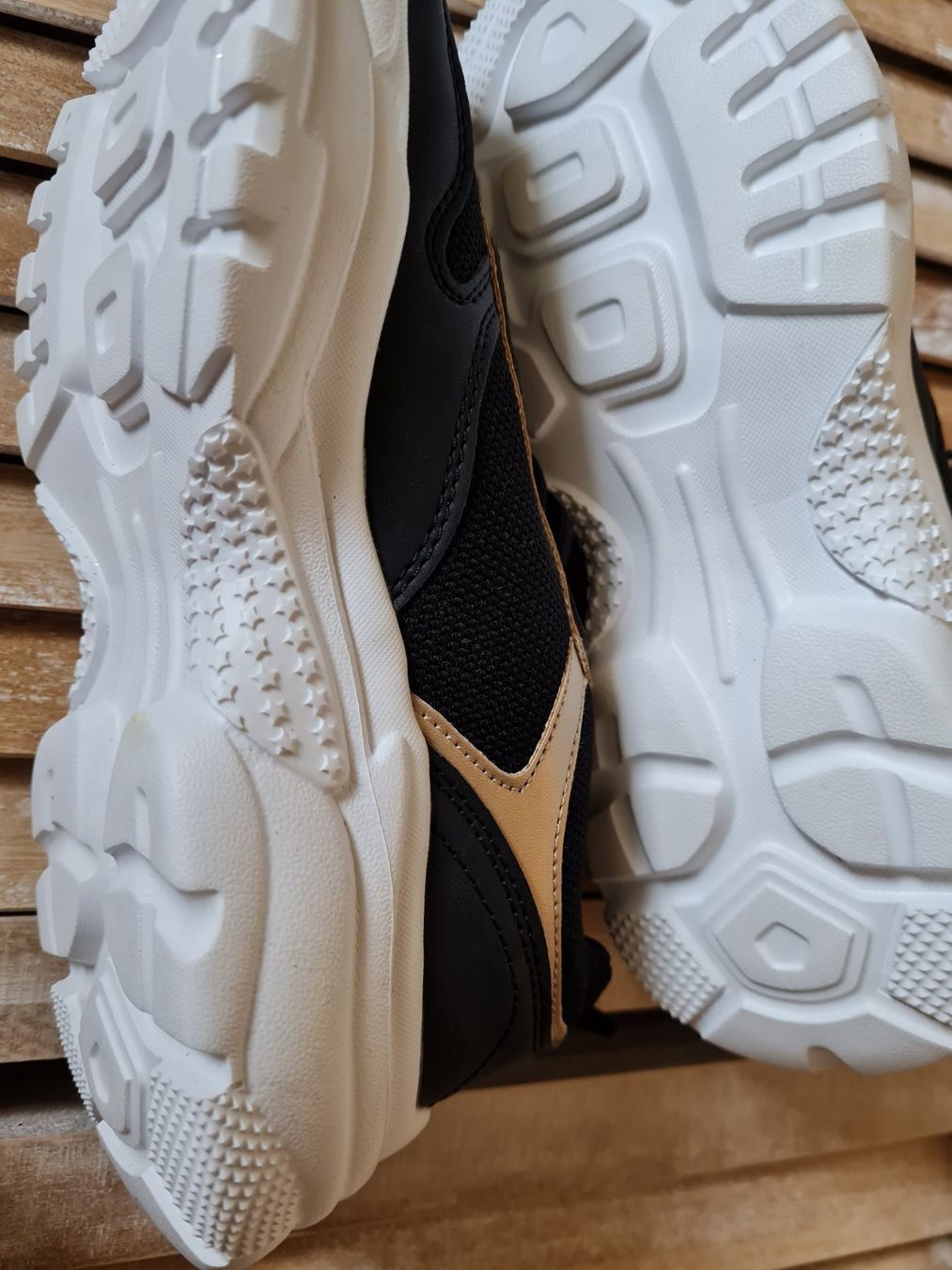 Damenschuhe: Baskets – Neu (gemäss Beschreibung) aus Grand-Lancy von ana_7y2f 1