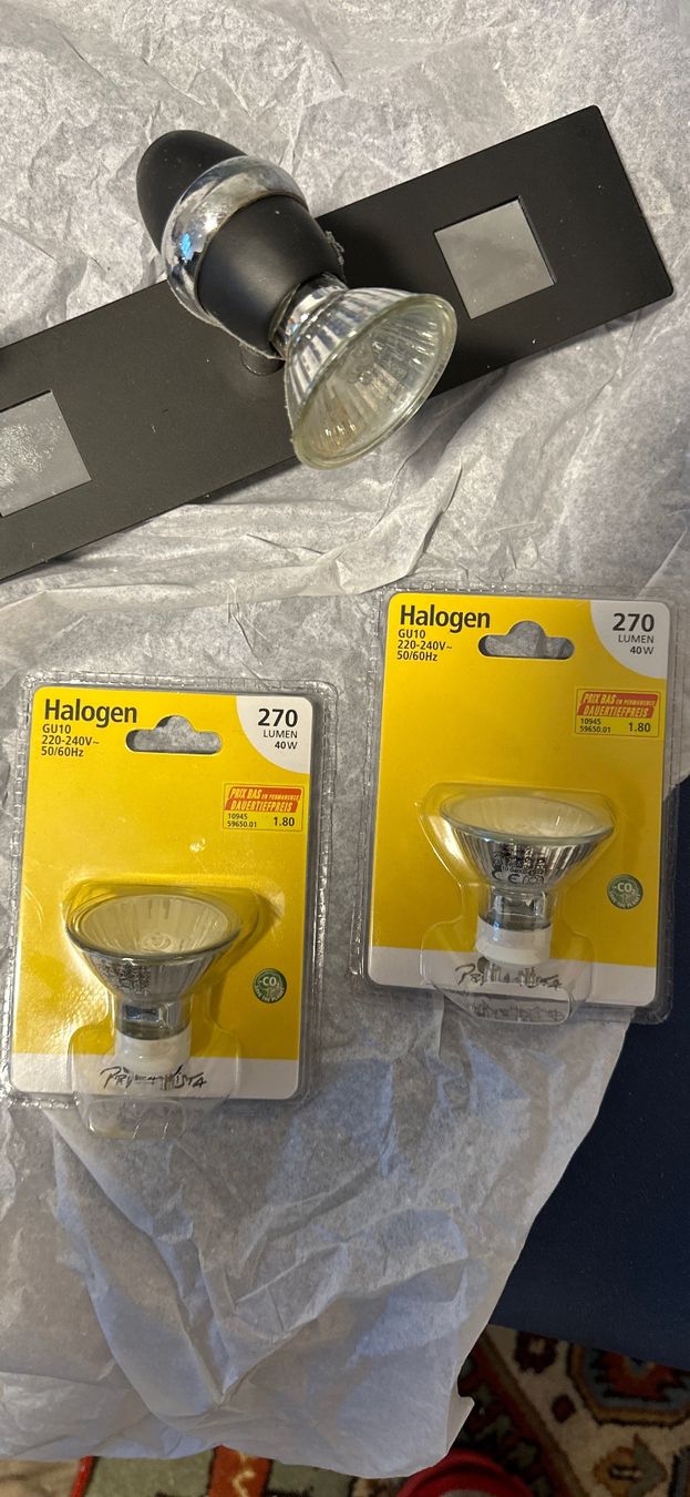 Lampen: Halogen Lampe Schwarz mit 2 Ersatz Lampen – Gebraucht aus Köniz von RetroBoy89 1