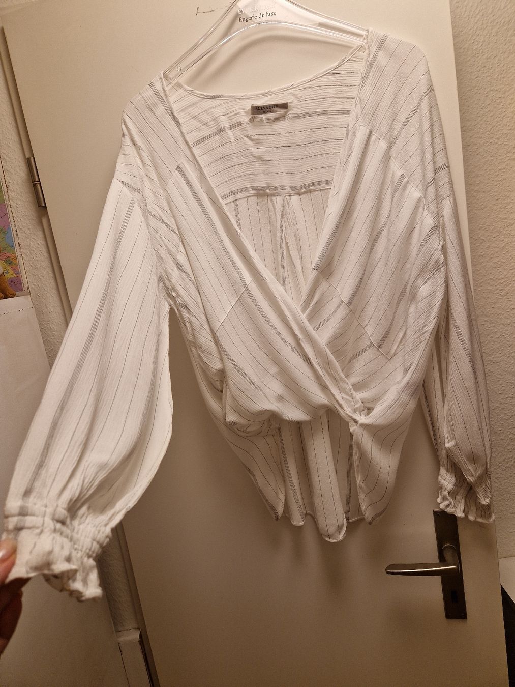 Allsaints Camicette: AllSaints Bluse, Wickeloptik, weiss gestreift – Usato da Binningen venduto da Daja75