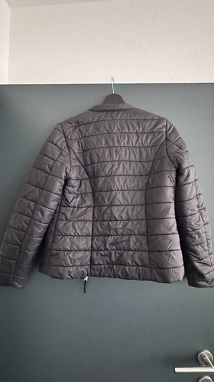 Jacken: Schwarze leichte Steppjacke  Grösse S – Gebraucht aus Schlieren von _lgv 1