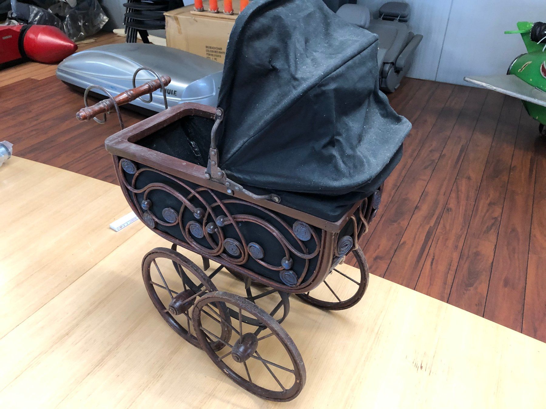 Puppenwagen: Vintage Puppenwagen – Gebraucht aus Gampelen von Steuer0 6