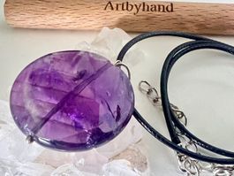 Violette Magie: Amethyst Unikat Anhänger in Silber-Lederband