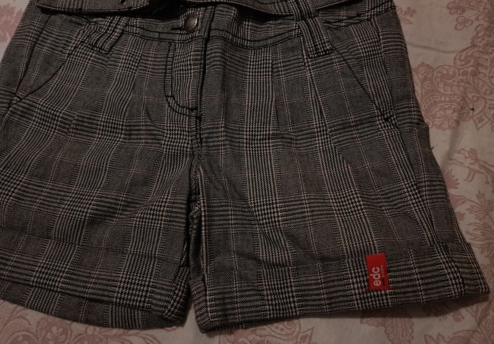 Esprit Pantaloni: NEU Esprit Shorts Grösse 140 Karomuster – Nuovo e nell'imballaggio originale da Zürich venduto da dph_r9t2 3