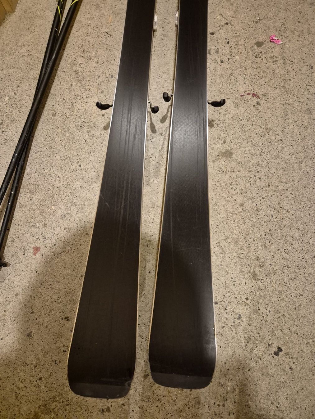 Head Skis: Ski HEAD V-Shape V2 + fixations + chaussures, super état! – Gebraucht aus Morges von nel_66xd 2