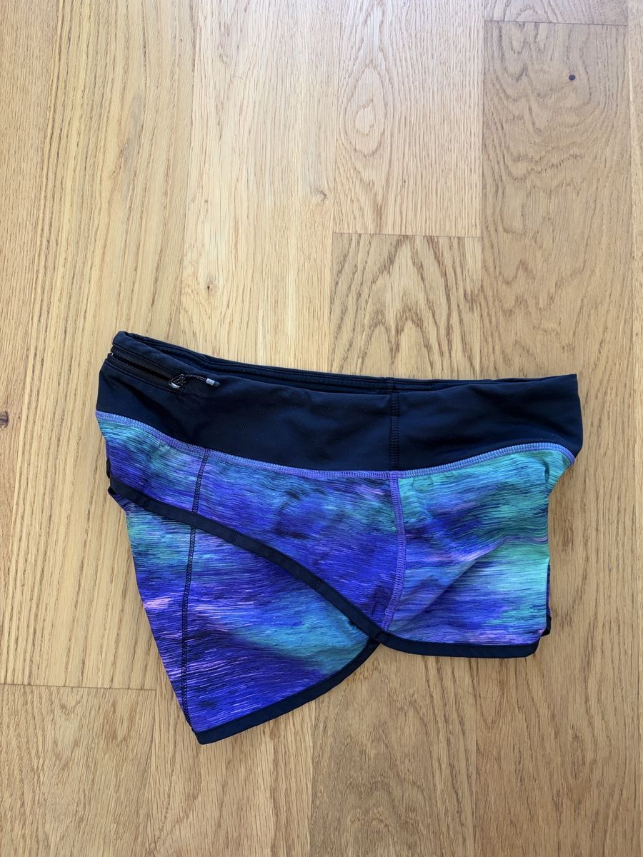Lululemon Pantalons: Lululemon Laufshorts, Grösse 4 – D'occasion à Gelterkinden par spasibaia 1