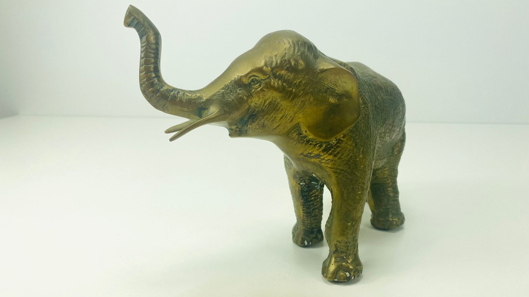 Figuren: Elefantenfigur mit erhobenem Rüssel - Messing -Glücksbringer – Gebraucht aus Zürich von Arche_Brockenhaus 2