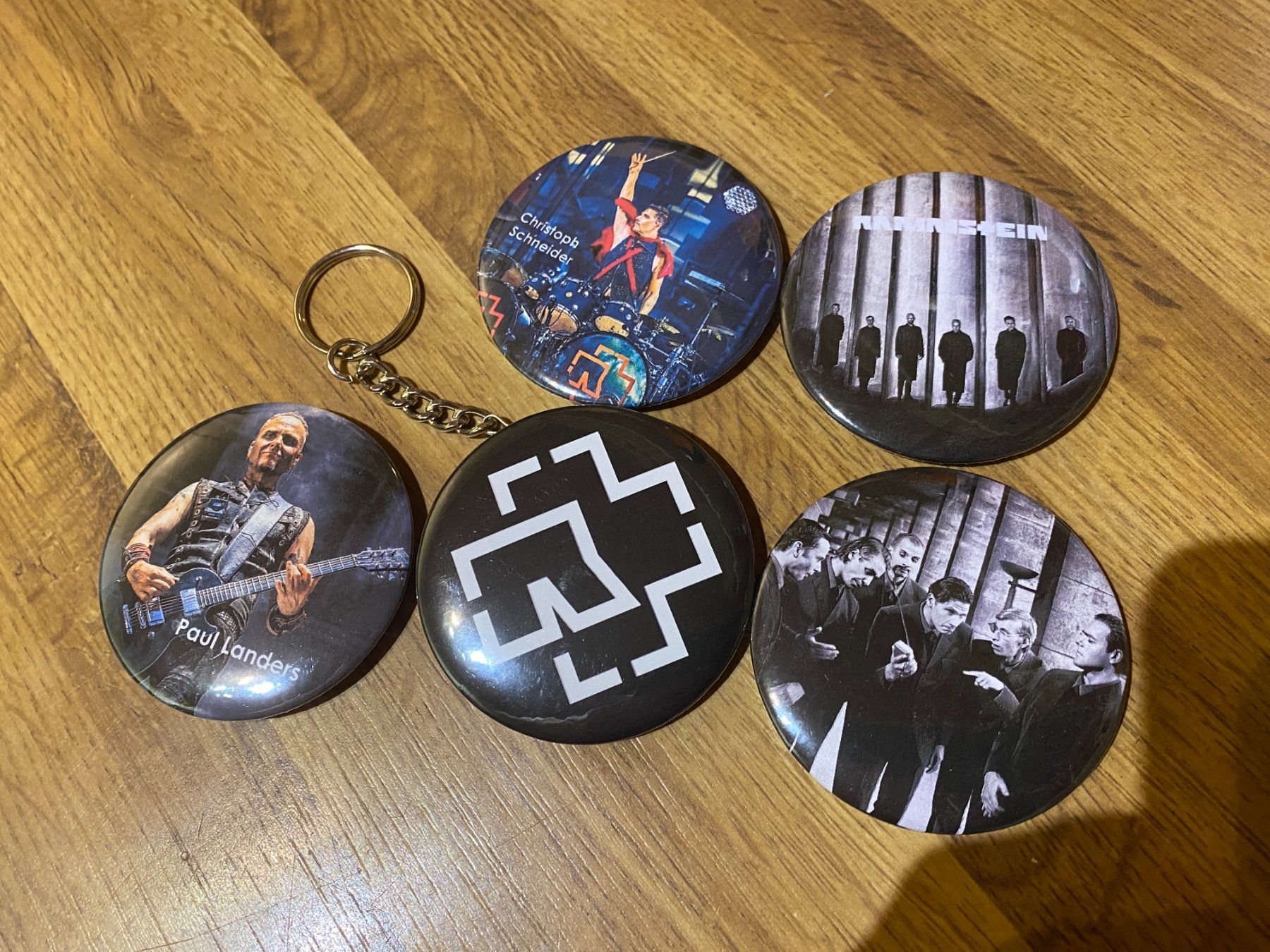 Placchette & Badge: Rammstein -  Flaschenoeffner & Magnete, Neu – Nuovo e nell'imballaggio originale da Basel venduto da FatCatPacksTheRatt