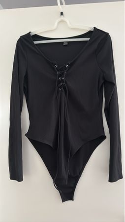 Shein Body schwarz mit Schnürung vorne neuwertig