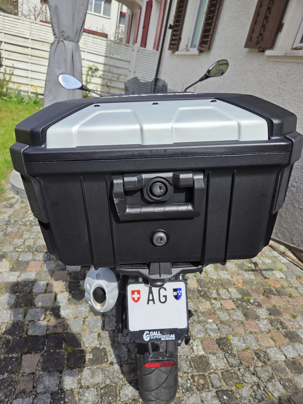 Moto Guzzi Topcase: Moto Guzzi V85 TT Topcase Urban 40L inkl Träger – Gebraucht aus Wettingen von Allmilchigsinn 2