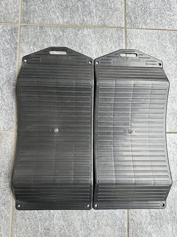 Pneumatici & Ruote complete: Tyre Saver Reifenschutz - 8er Set – Usato da Wünnewil venduto da Speed81 1