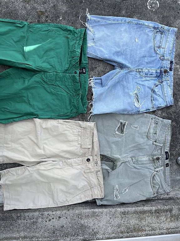 Pantaloni: Div. Shorts/kurze Hosen – Usato da Zürich venduto da lin_92hw